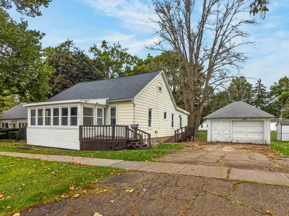 206 W Main St, Mount Morris, IL 61054