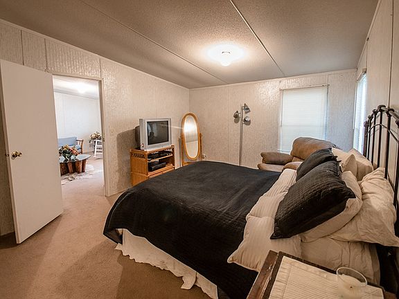5th image of 99 Pine Dr