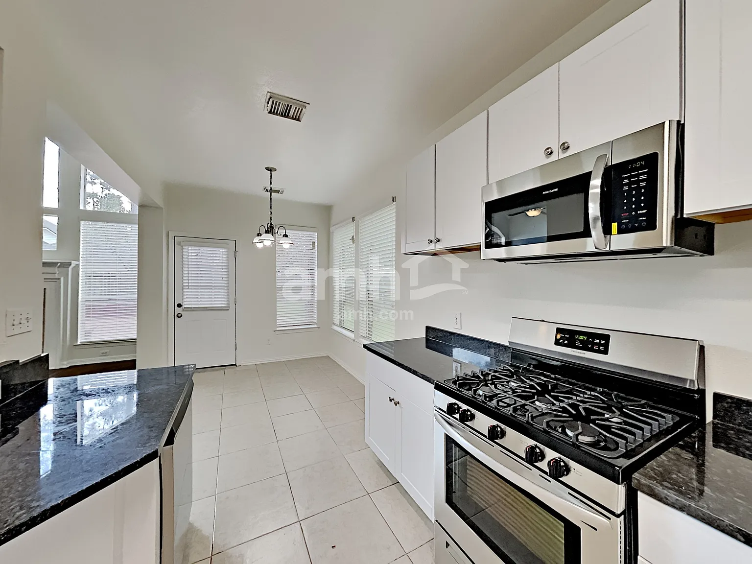 4 bed, 2.5 bath, 2753 sqft, $2,575 — Photo 4