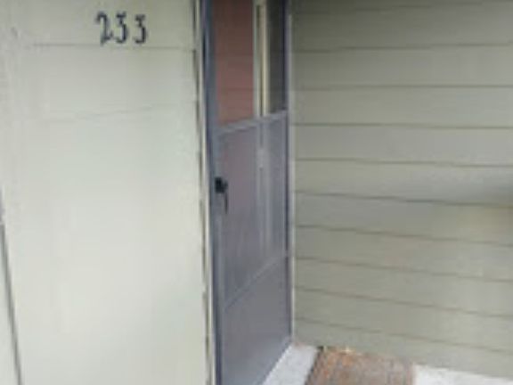 Great mid-town location. Close to shopping and restaurants.
