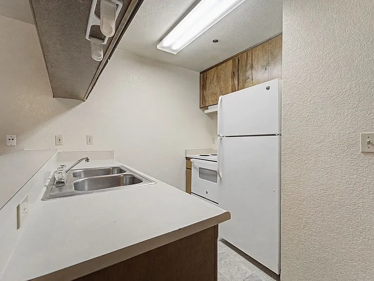 Melton Drive Apartments — Photo 33