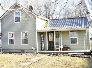 302 E Dubuque St, Quasqueton, IA 52326