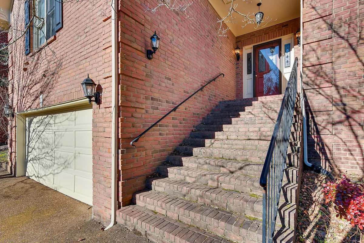 Building Photo - 8449 Indian Hills Dr