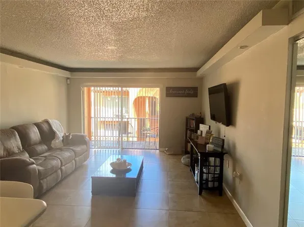 7200 Fairway Drive #H 12, Miami Lakes, FL 33014