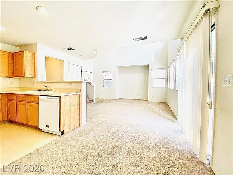 3 bed, 2.5 bath, 1419 sqft, $850 — Photo 3