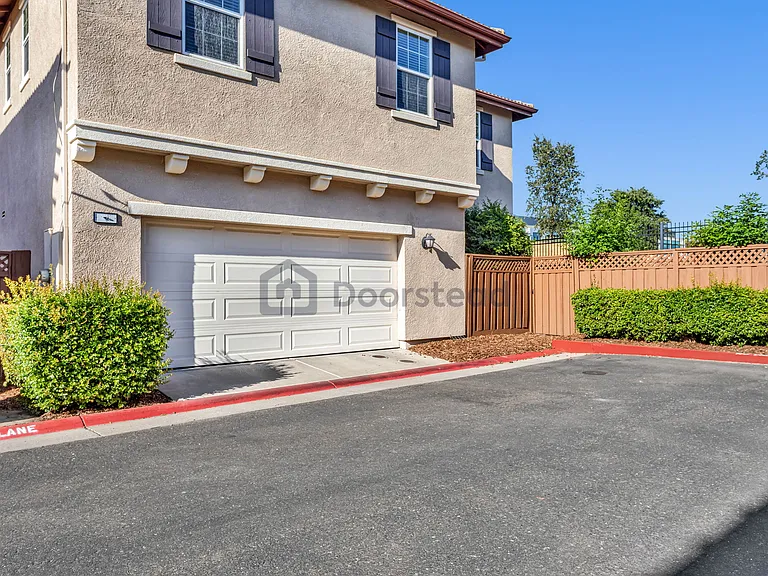 104 Barnhill Dr — Photo 24