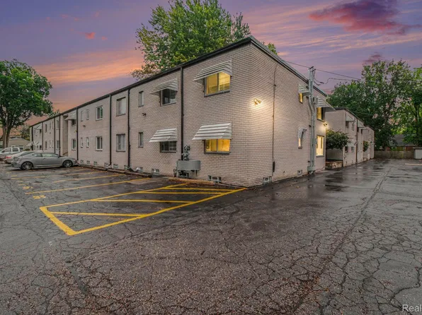 3429 Hillside Dr APT 31, Royal Oak, MI 48073
