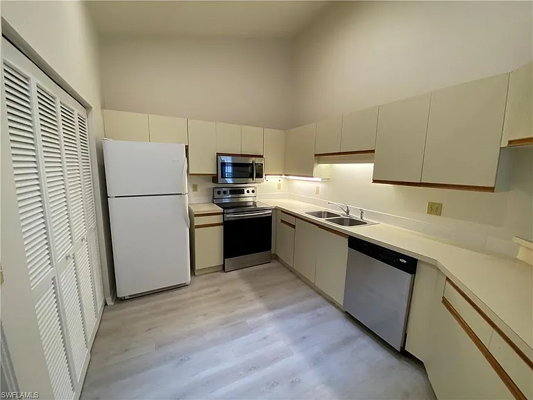 1351 Park Lake Dr #14-R — Photo 6