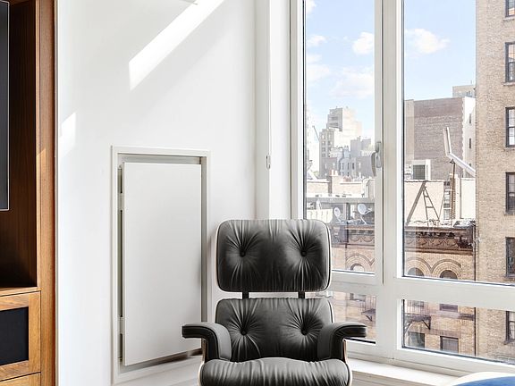 3rd image of 205 W 76th St #7B