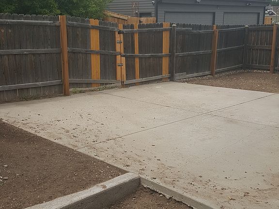 6' Privacy Fence with 2 car drive