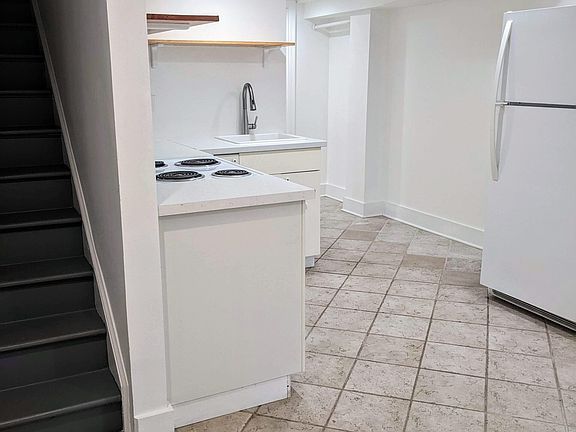 3rd image of 516 D St SE Unit B