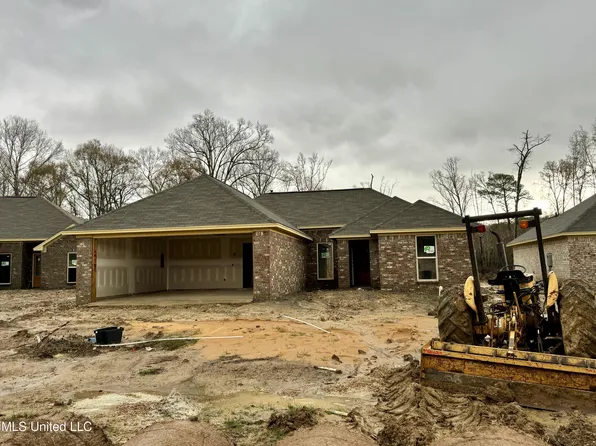 529 Silver Hl, Pearl, MS 39208