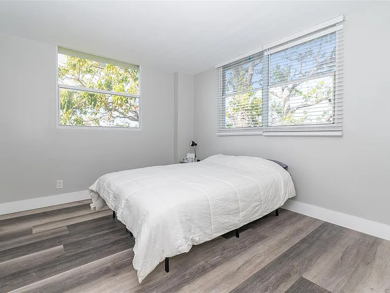 119 Royal Park Dr #4H — Photo 15