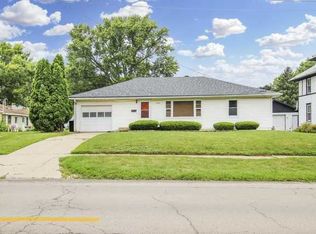 1524 S Walnut Ave, Freeport, IL 61032
