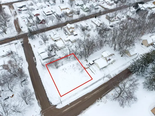 S 6th St, Henderson, MN 56044