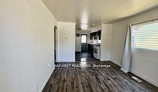 3rd image of 643 Charles St E