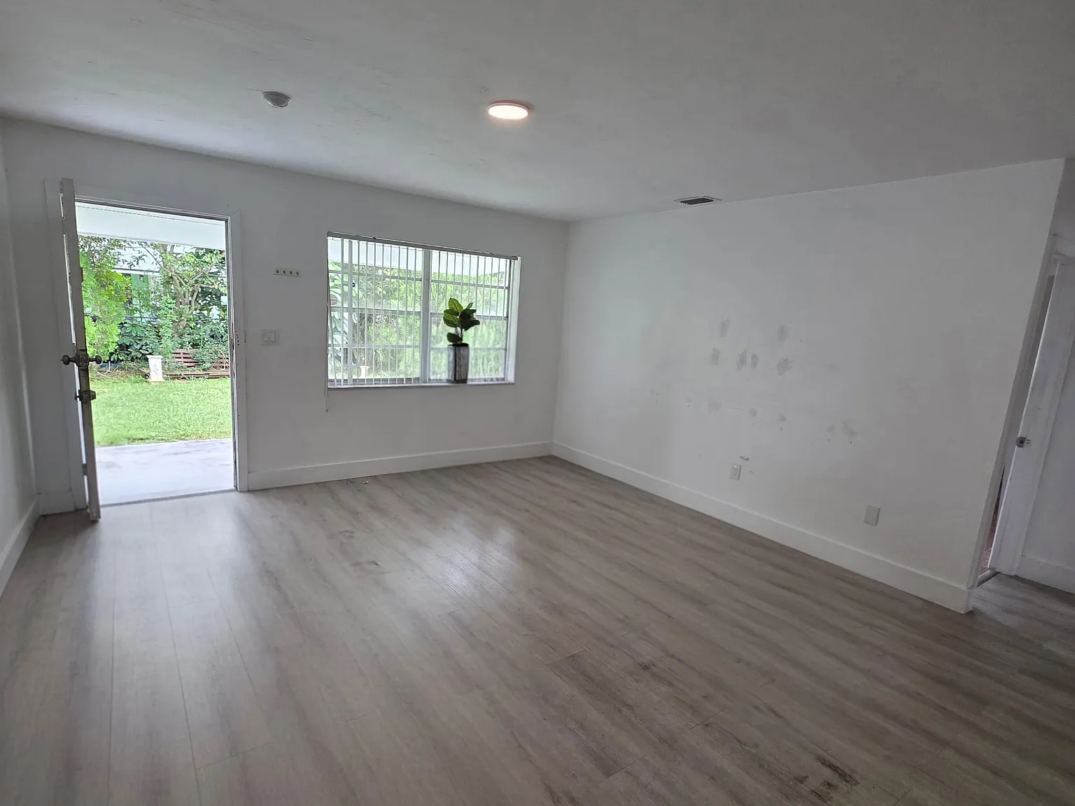 2 bed, 865 sqft, $2,150 — Photo 3