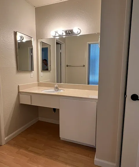 310 N Civic Dr — Photo 21