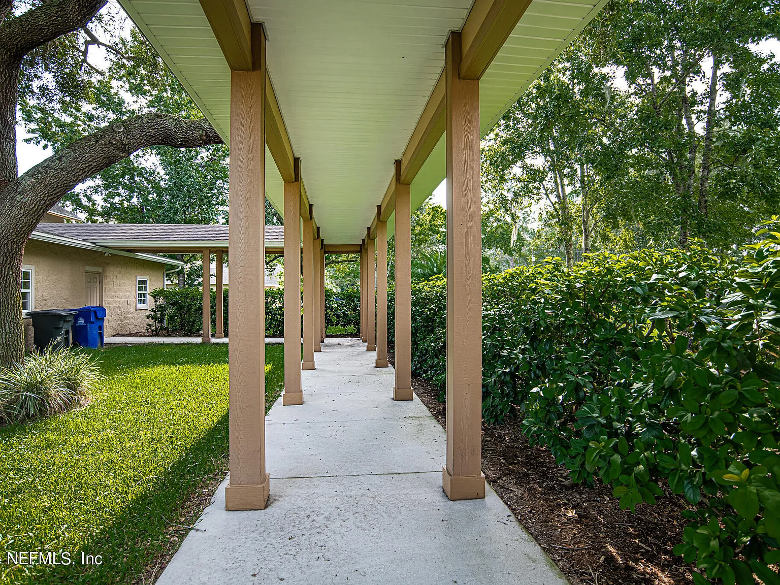3 bed, 2.0 bath, 1831 sqft, $2,600 — Photo 4