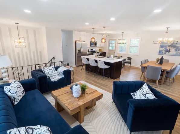 3211 Birchwood Dr, Hazel Crest, IL 60429