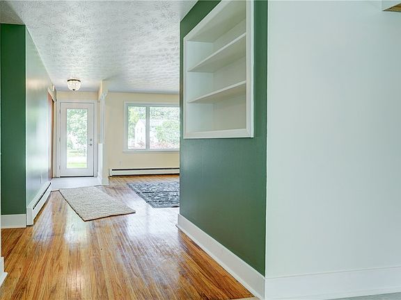 4th image of 69 Elmore Dr