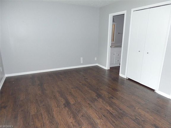 3rd image of 54 Woodbury Ln