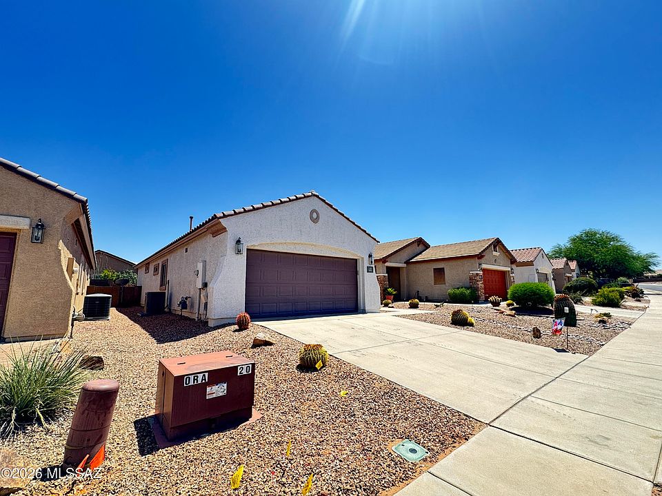 1st image of 335 W Calle Del Estribo