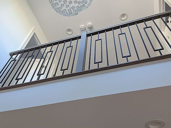 Chandelier View - Entrance 