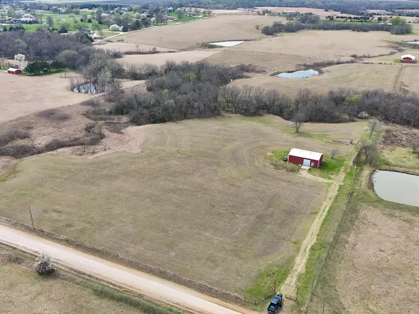 1800 Road R, Emporia, KS 66801