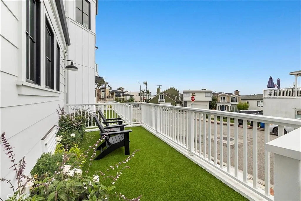 3 bed, 2.5 bath, 1290 sqft, $13,500 — Photo 3