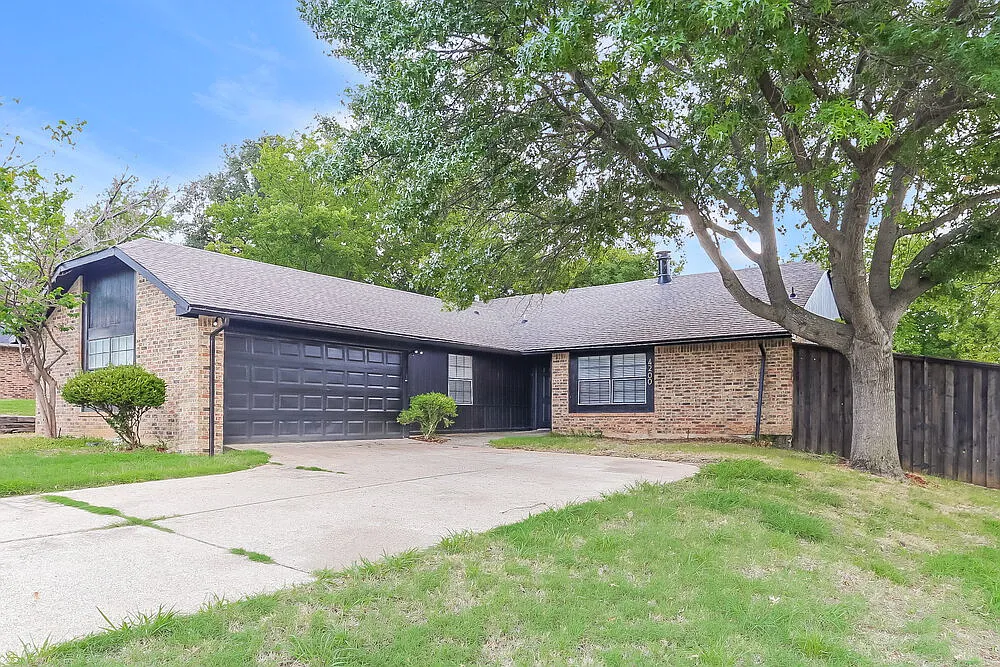 5 bed, 2.0 bath, 1782 sqft, $2,405 — Photo 1