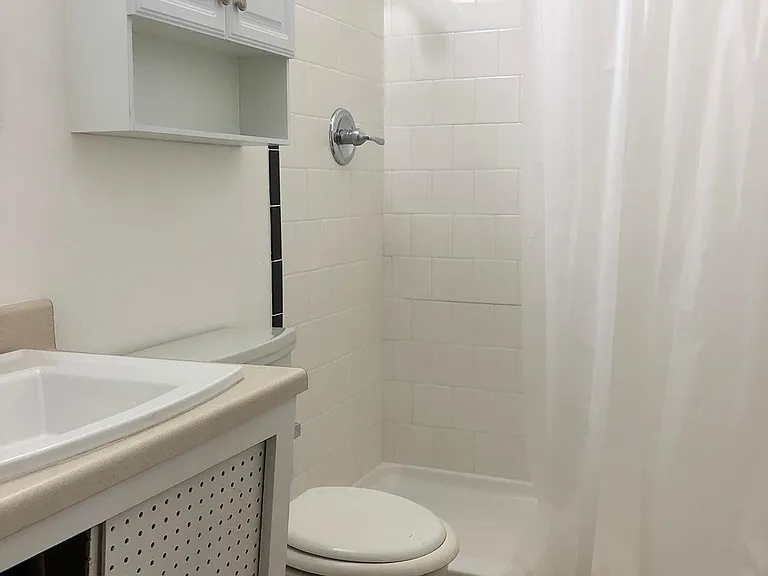 1900 Ross Pl SE #C — Photo 4