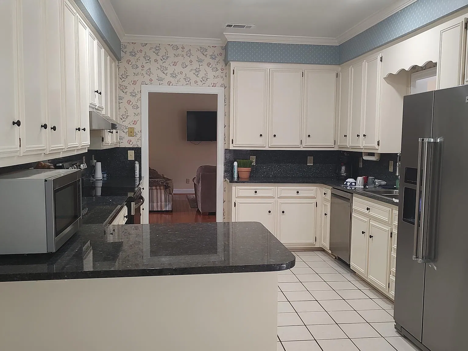 6389 Eastwood Glen Pl — Photo 3