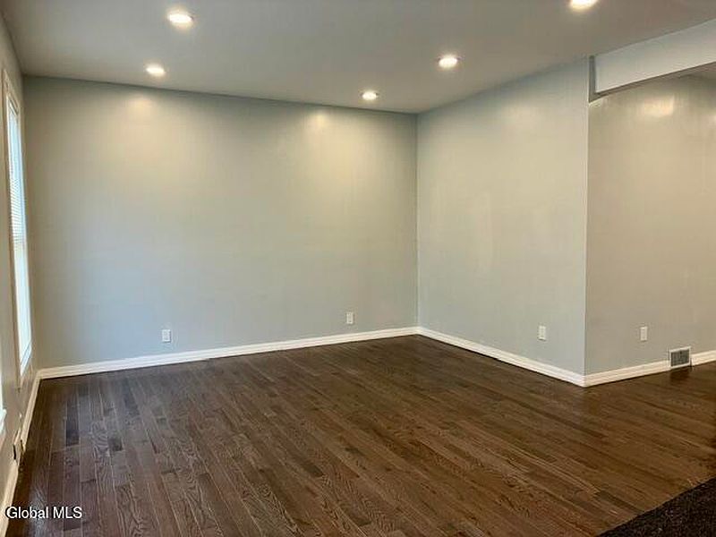 4th image of 802 5th Avenue