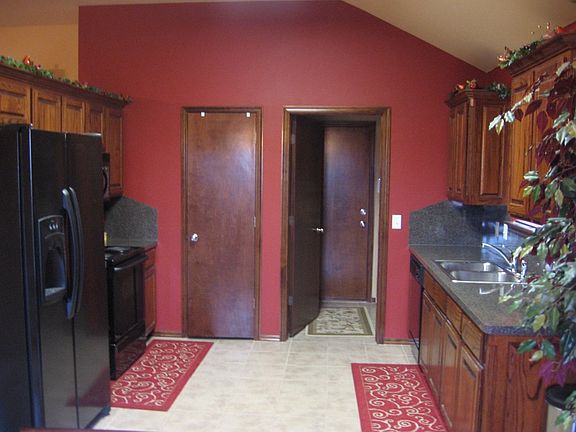 5th image of 16213 Stoneview Dr