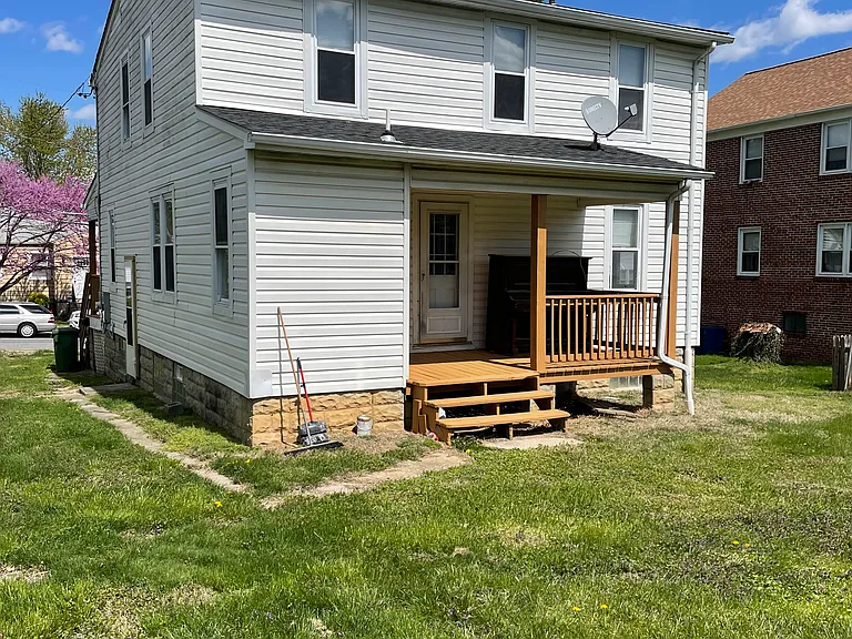 1231 Stevens Ave — Photo 2