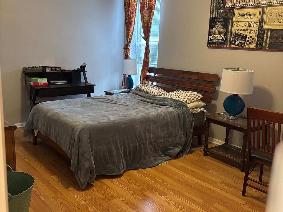 1st image of 1149 N Hoyne Ave APT 2