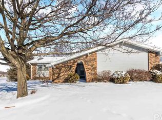 2122 Highwood Ave, Pekin, IL