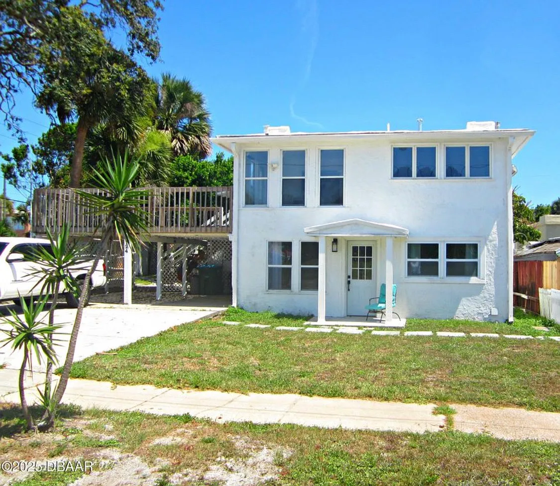 3 bed, 1000 sqft, $1,900 — Photo 1