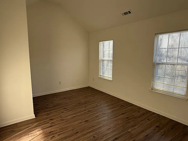 6319 Elliott Dr — Photo 8