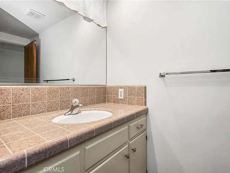 243 N Grand St — Photo 19