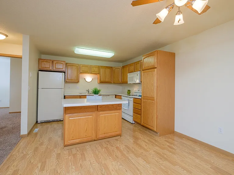 Fargo, ND Charleswood Townhomes | Kitchen