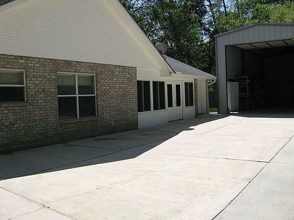 view of covered patio