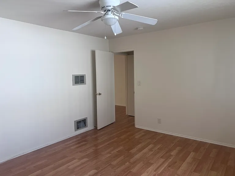 2601 W Victory Blvd #J — Photo 12
