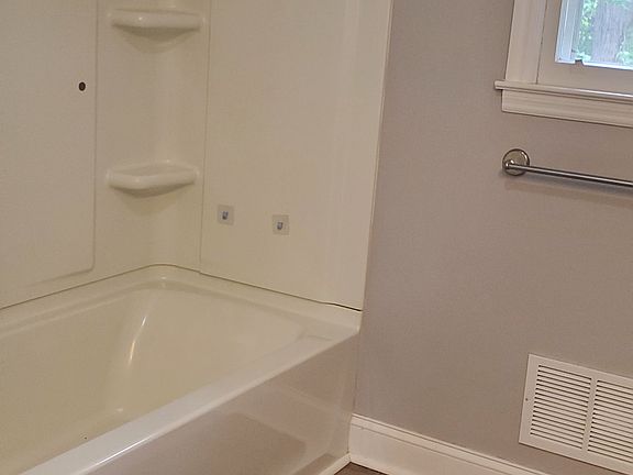 5th image of 116 W Decatur St