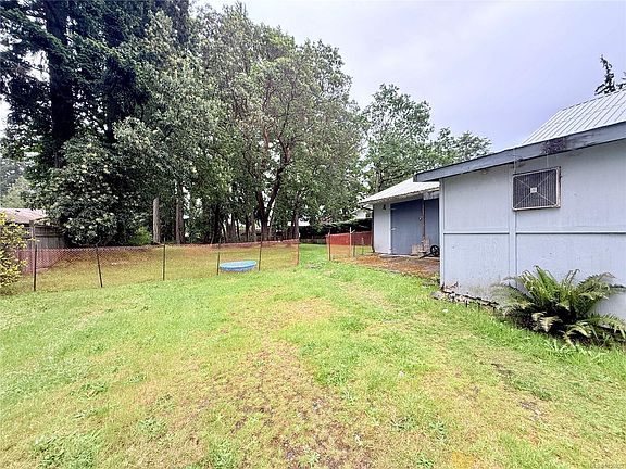 5th image of 2321 Sooke Rd