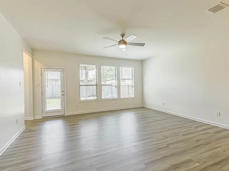 9115 Brixham Dr — Photo 5