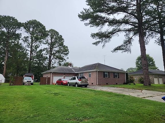 3rd image of 5520 Springwood Dr