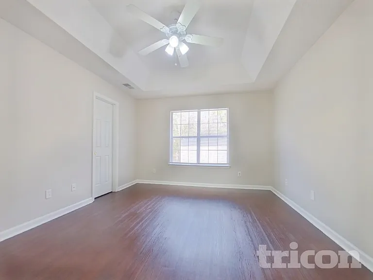 425 Northshore Ct — Photo 7