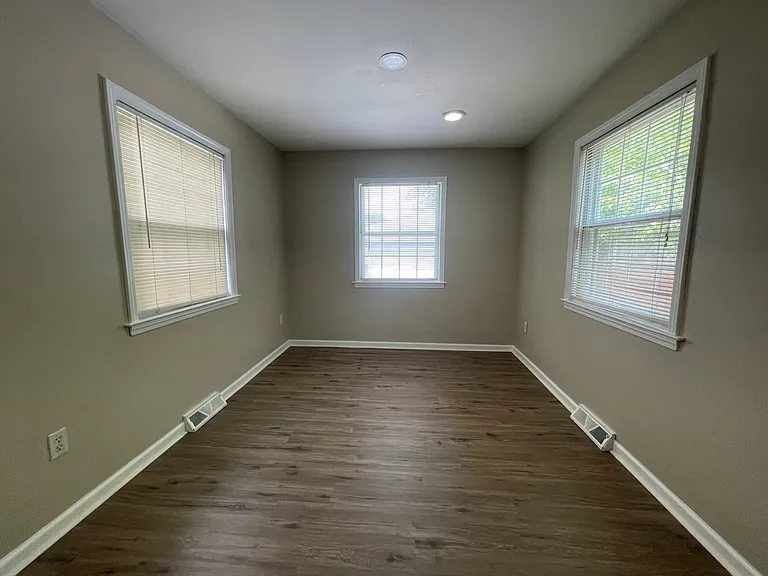 24410 Colgate St — Photo 14